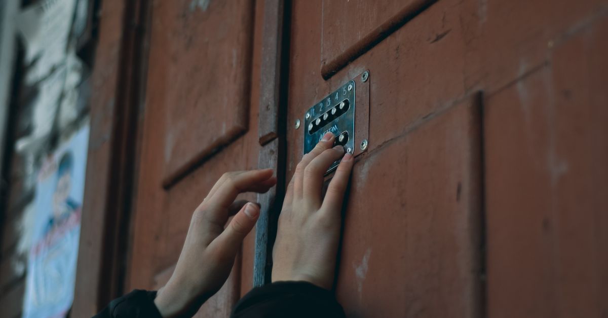 Keyless entry for renters: smart locks that don't require drilling — Brampton Locksmiths